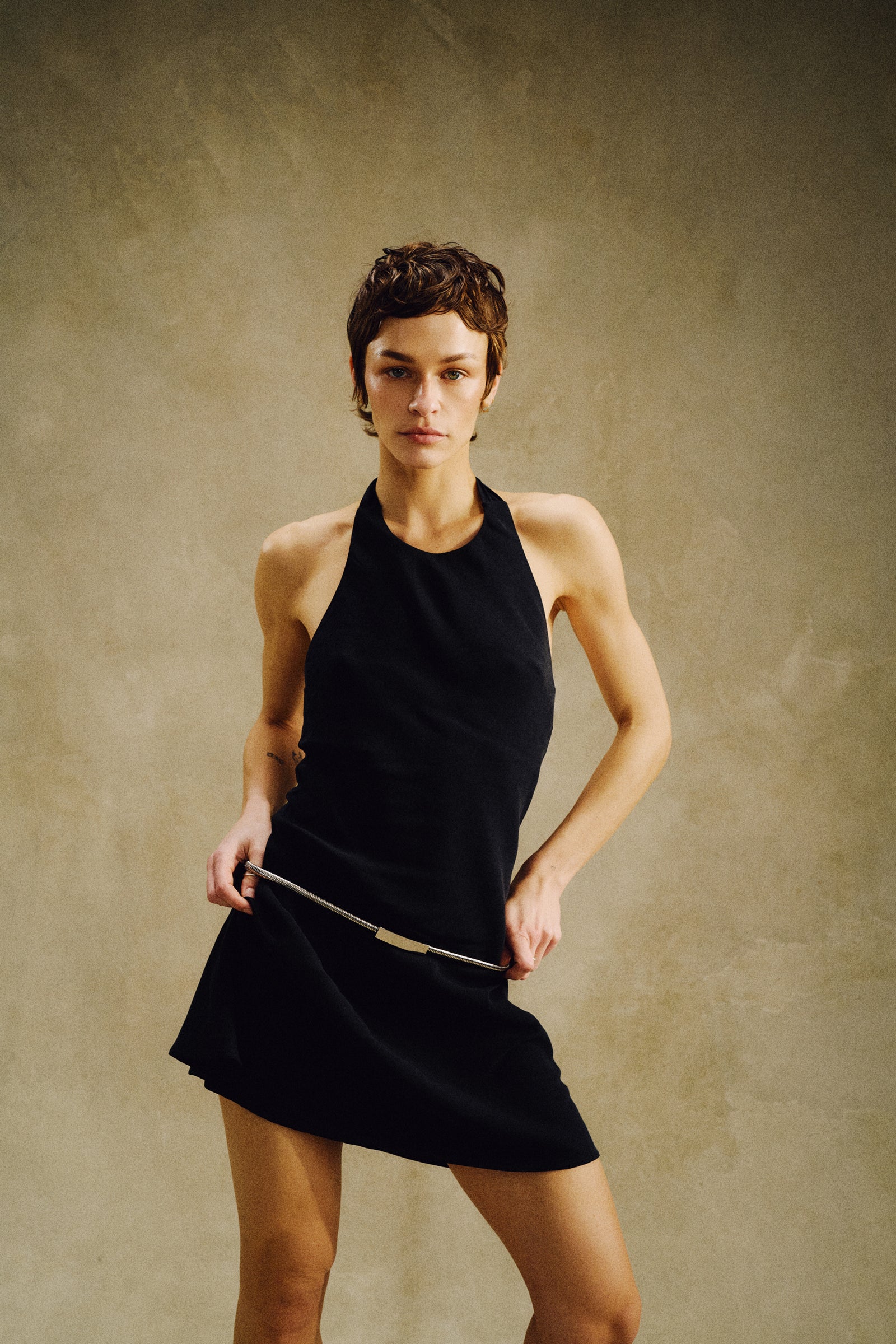 SCHWARZES APRICOT-KLEID