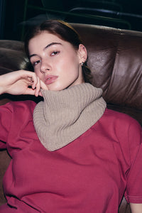 WEŁNIANA APASZKA KOI BEŻOWA