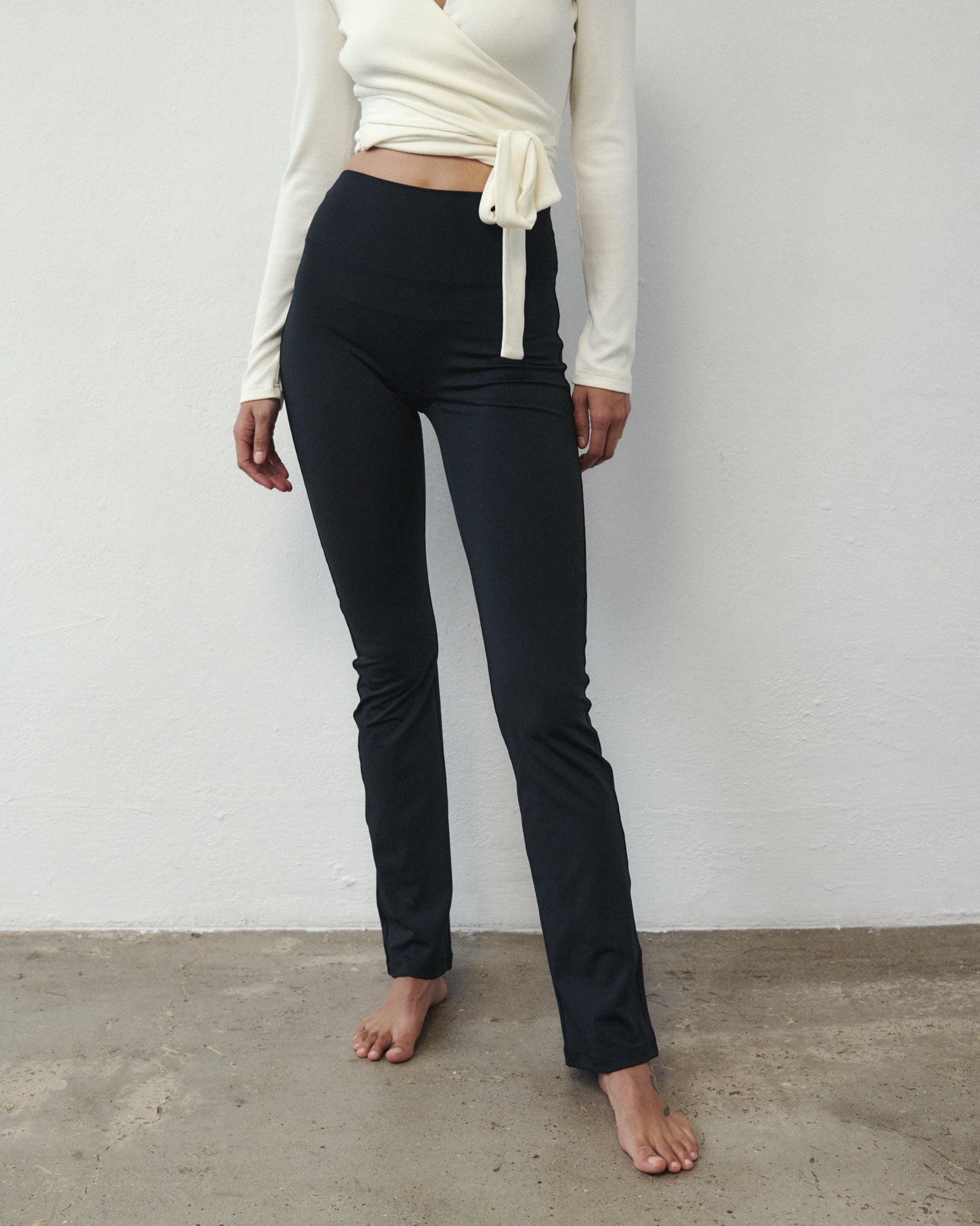 LIV FLARE LEGGINGS BLACK