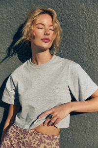 T-SHIRT CROP TOP LAY SZARY MELANŻ