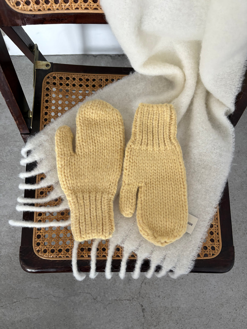 RĘKAWICZKI WEŁNIANE SNUG YELLOW