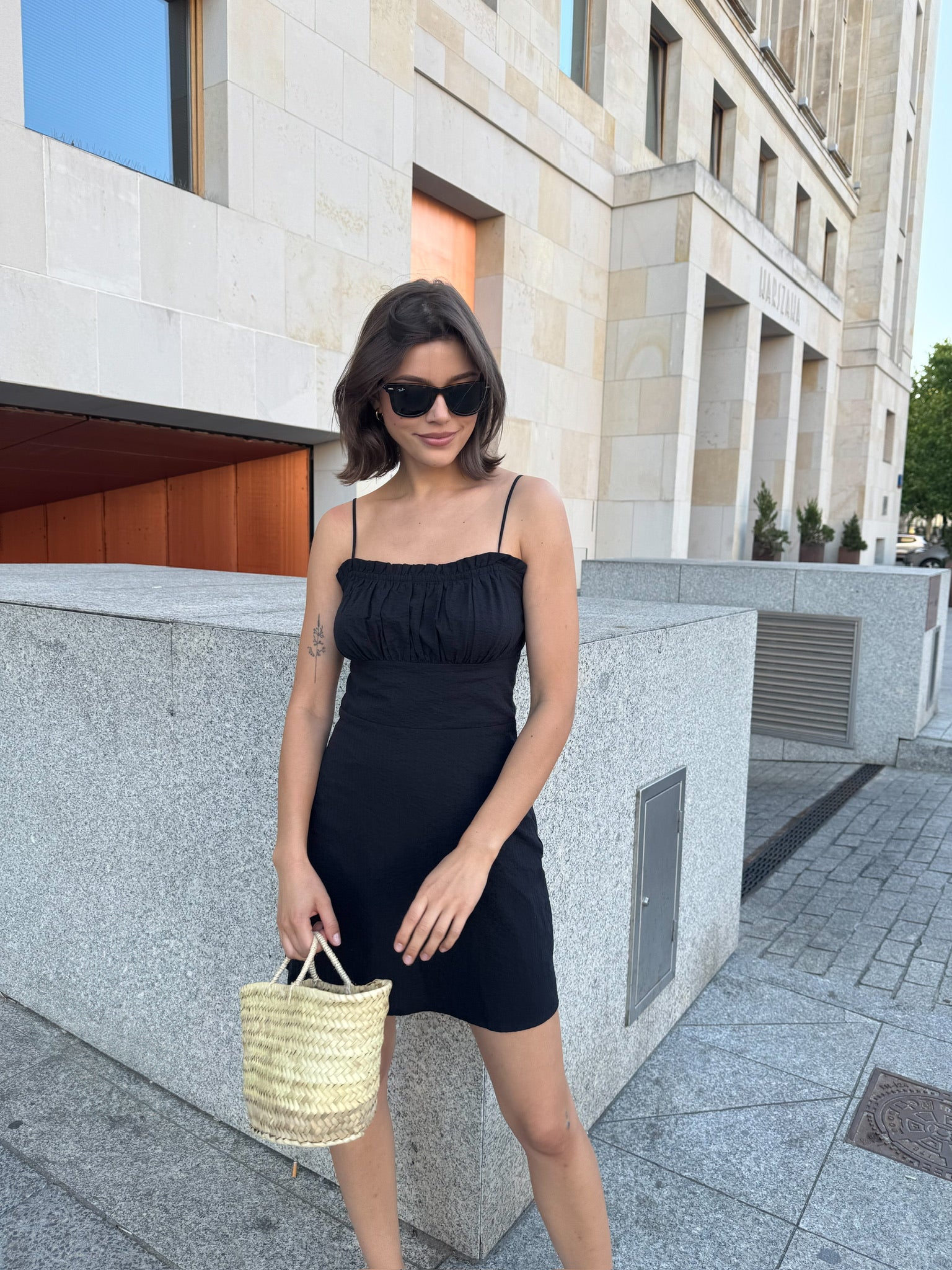 SUKIENKA  CAPRI CZARNA
