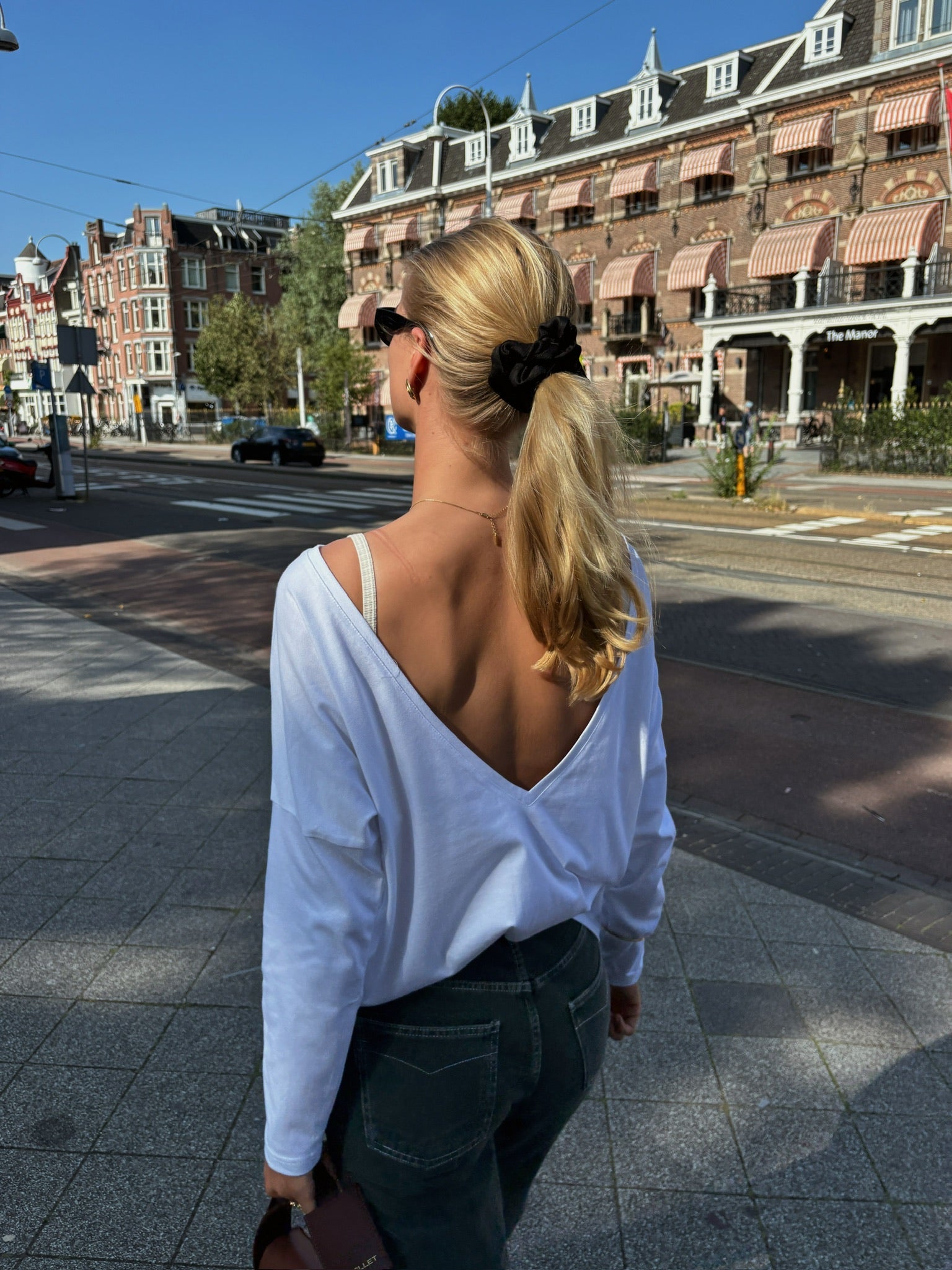 T-shirt bio à manches longues et dos en V