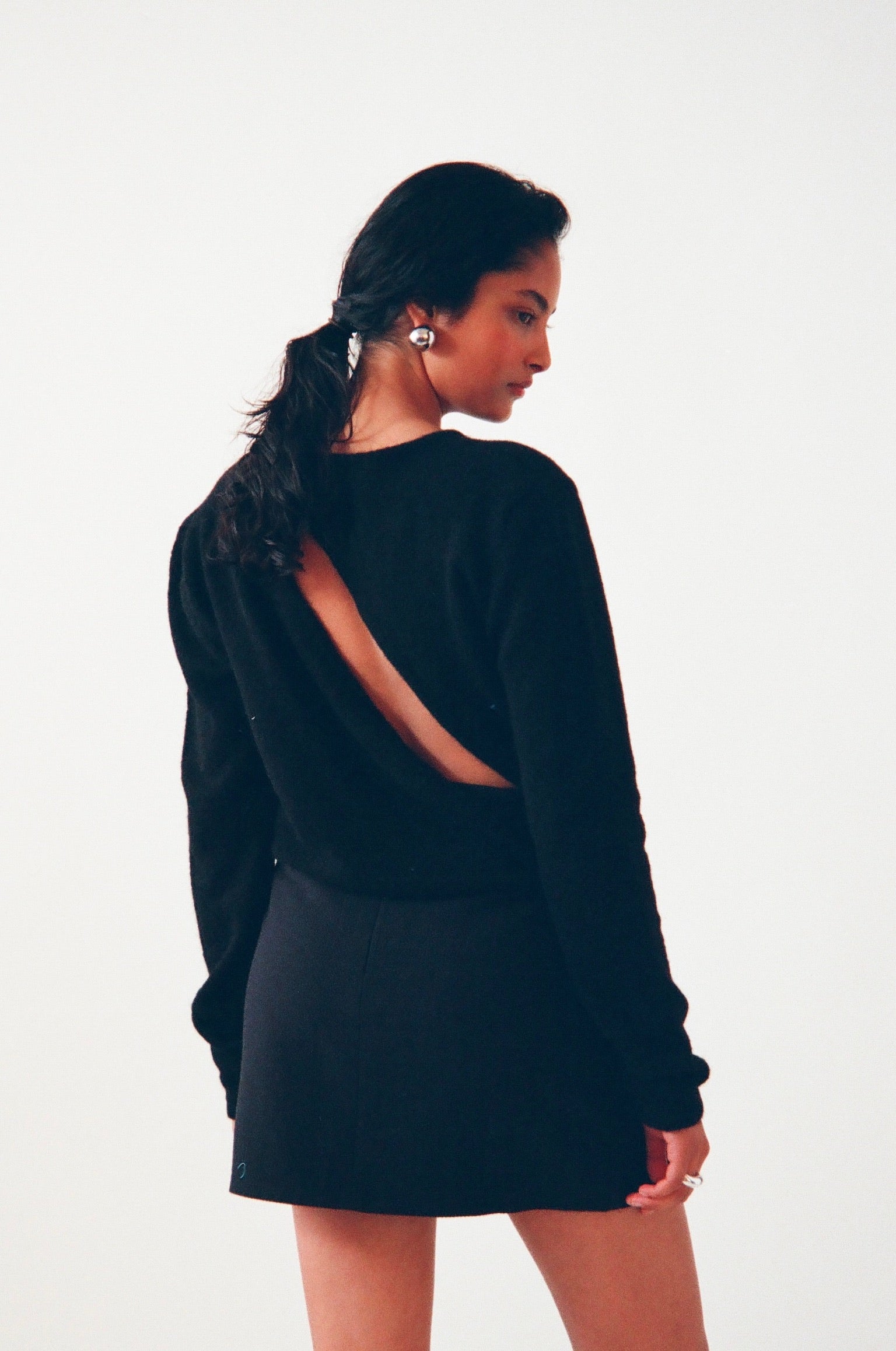 SWETER WEŁNIANY MOON BLACK