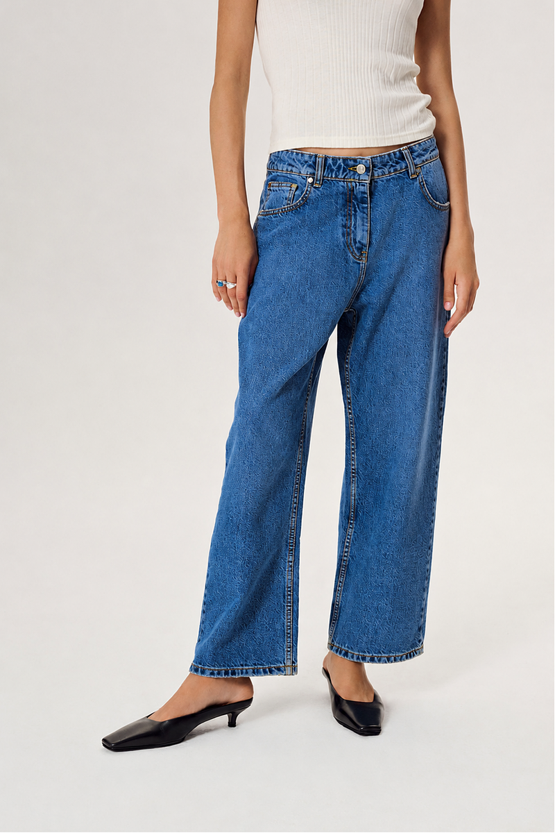JEANS CEO FREUND NAVY