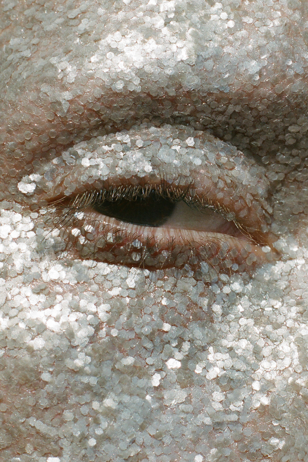 SUBMISSION BEAUTY GLITTER SILVER